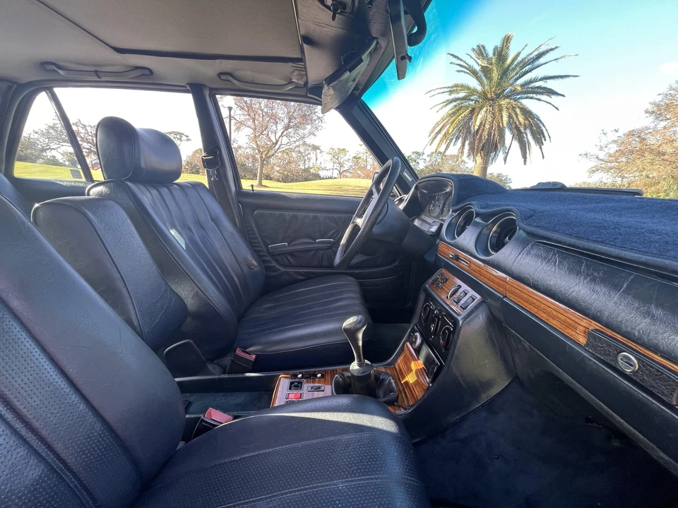 1983 Mercedes-Benz W123 Sedan - Image 29 of 31
