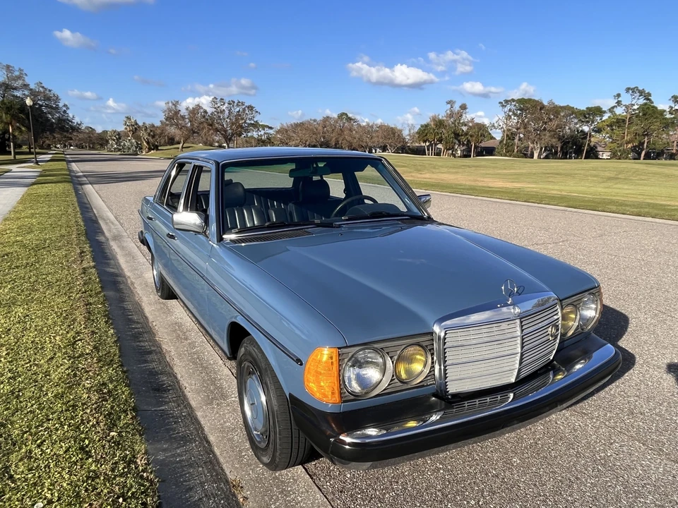 1983 Mercedes-Benz W123 Sedan - Image 3 of 31