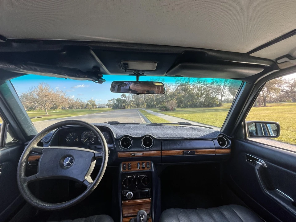 1983 Mercedes-Benz W123 Sedan - Image 23 of 31