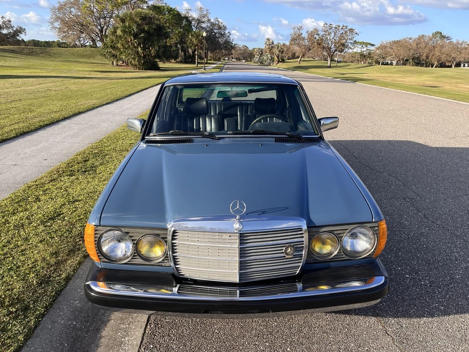 1983 Mercedes-Benz W123 Sedan - Image 4 of 31