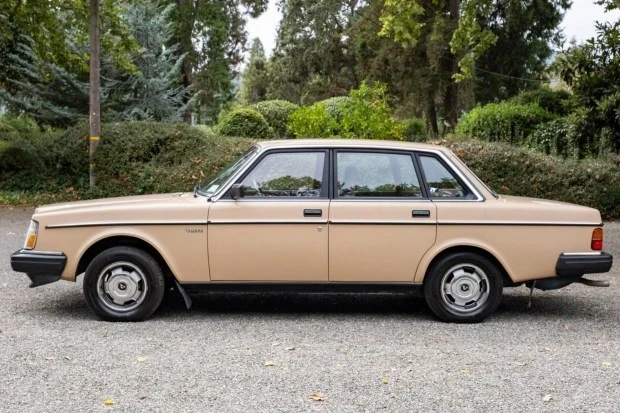 1984 Volvo 244 - Image 3 of 7