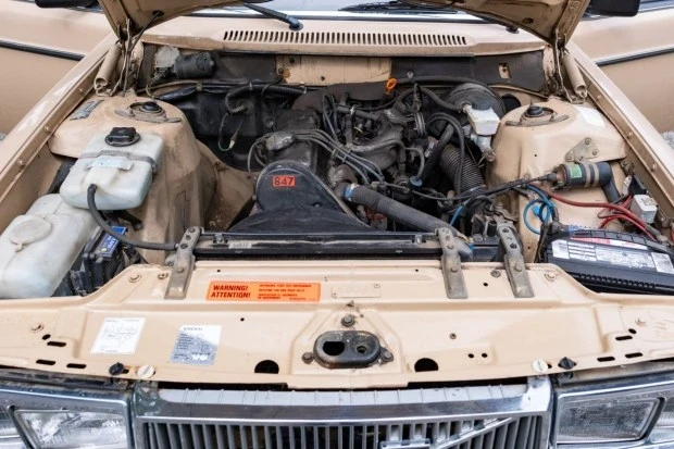 1984 Volvo 244 - Image 6 of 7