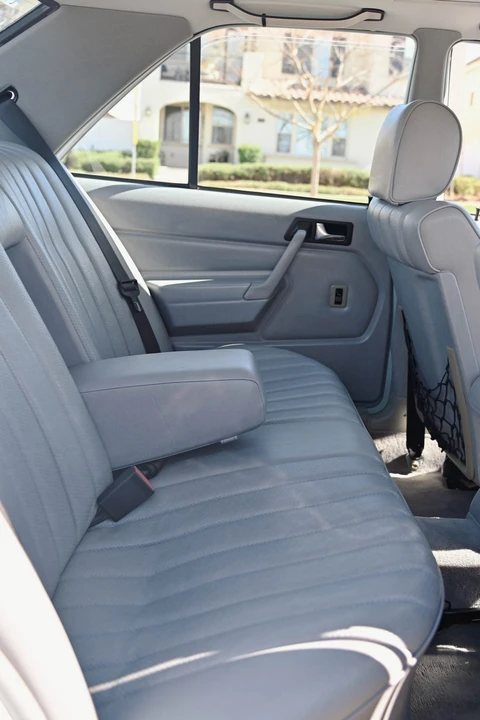 1986 Mercedes-Benz 190E - Image 28 of 31