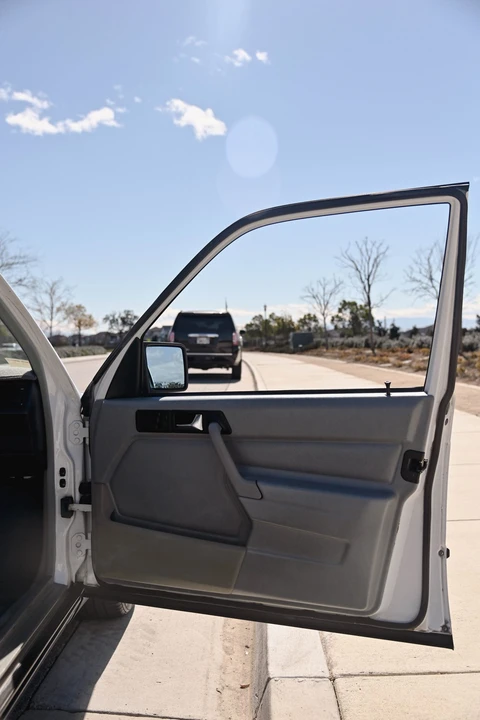1986 Mercedes-Benz 190E - Image 25 of 31