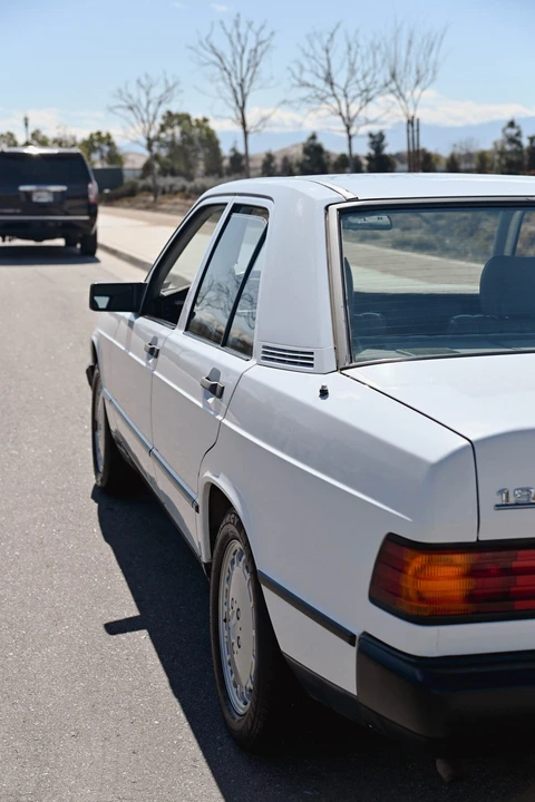 1986 Mercedes-Benz 190E - Image 11 of 31