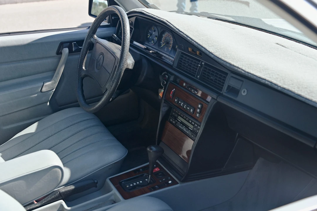 1986 Mercedes-Benz 190E - Image 24 of 31