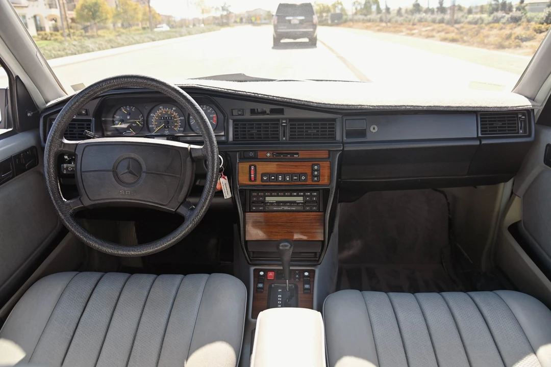 1986 Mercedes-Benz 190E - Image 20 of 31