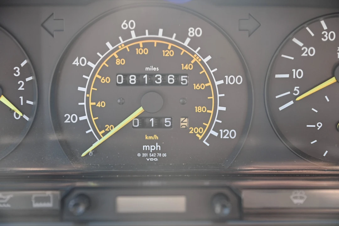 1986 Mercedes-Benz 190E - Image 22 of 31