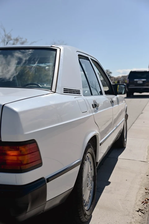 1986 Mercedes-Benz 190E - Image 13 of 31