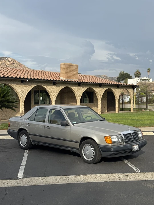 1986 Mercedes-Benz W124 E-Class - Image 2 of 31