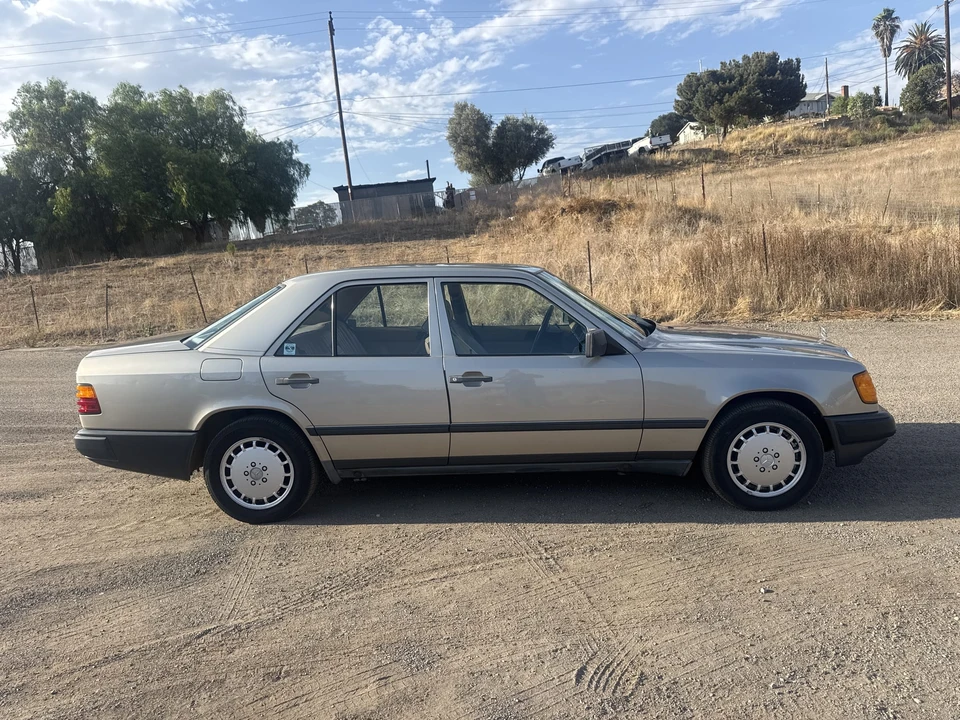 1986 Mercedes-Benz W124 E-Class - Image 3 of 31