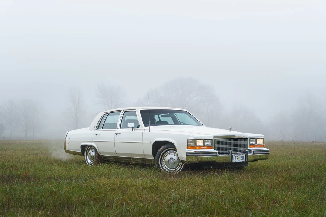 1988 Cadillac Brougham - Image 9 of 31