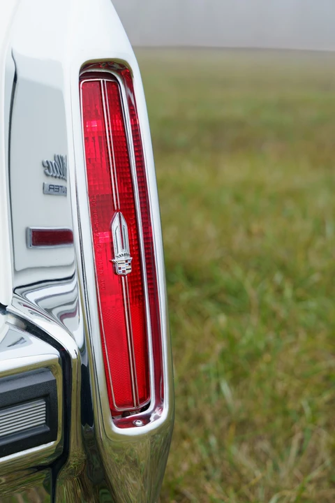 1988 Cadillac Brougham - Image 24 of 31