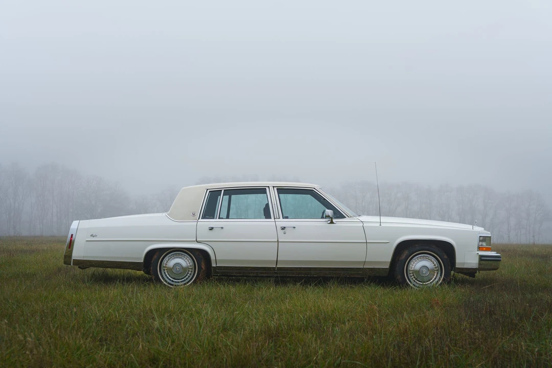 1988 Cadillac Brougham - Image 8 of 31