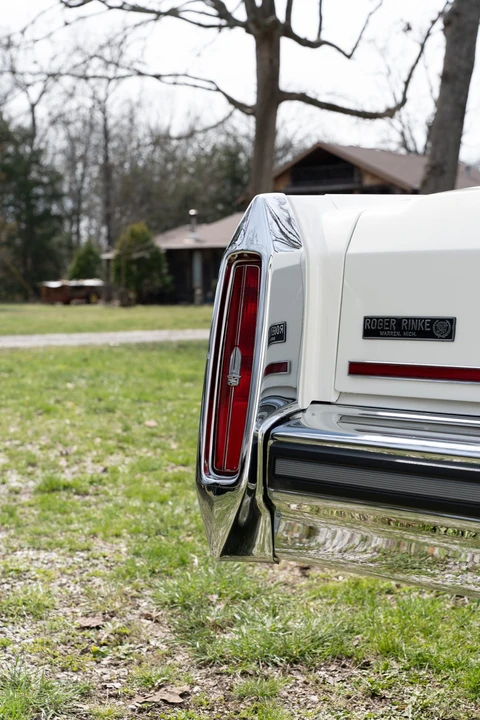 1988 Cadillac Brougham - Image 23 of 31