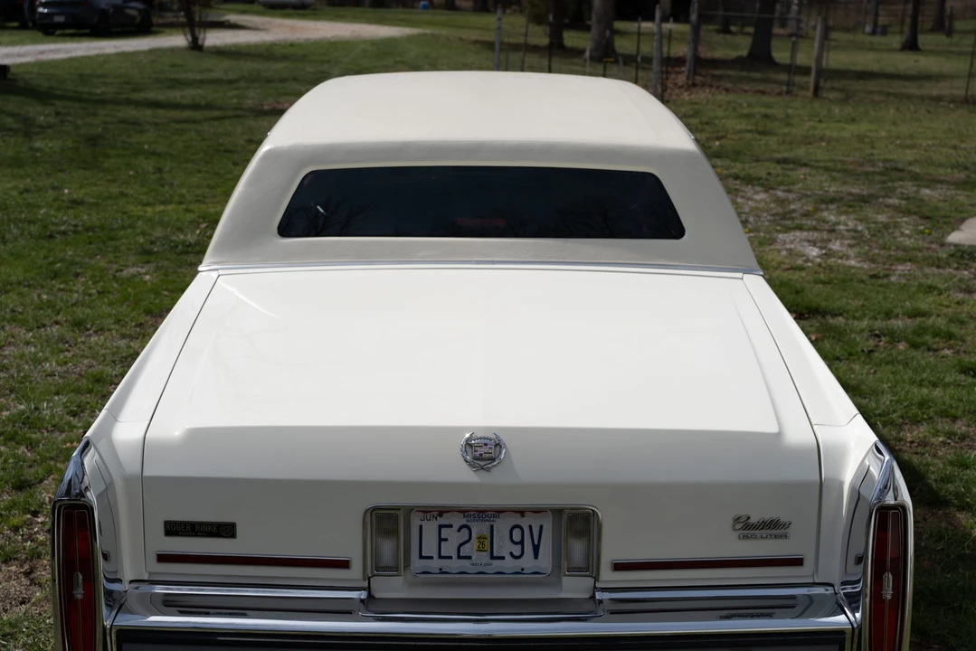1988 Cadillac Brougham - Image 11 of 31