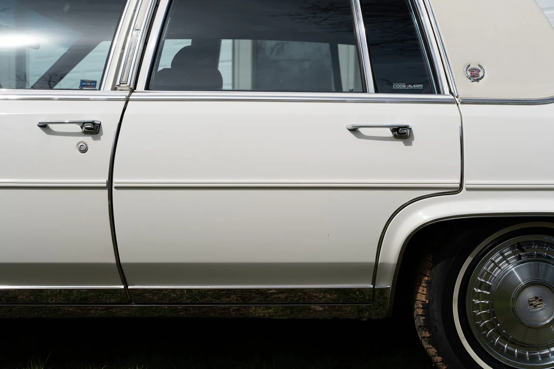 1988 Cadillac Brougham - Image 14 of 31