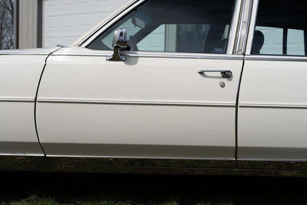 1988 Cadillac Brougham - Image 13 of 31