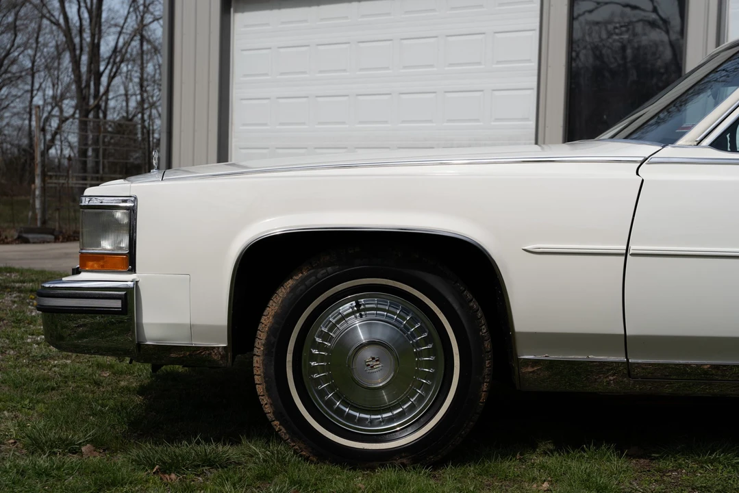 1988 Cadillac Brougham - Image 12 of 31