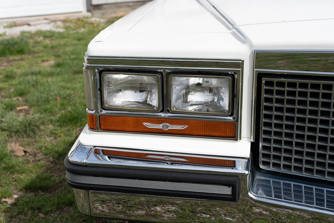 1988 Cadillac Brougham - Image 20 of 31