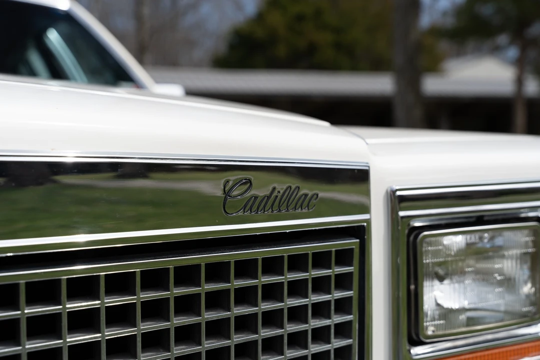 1988 Cadillac Brougham - Image 26 of 31