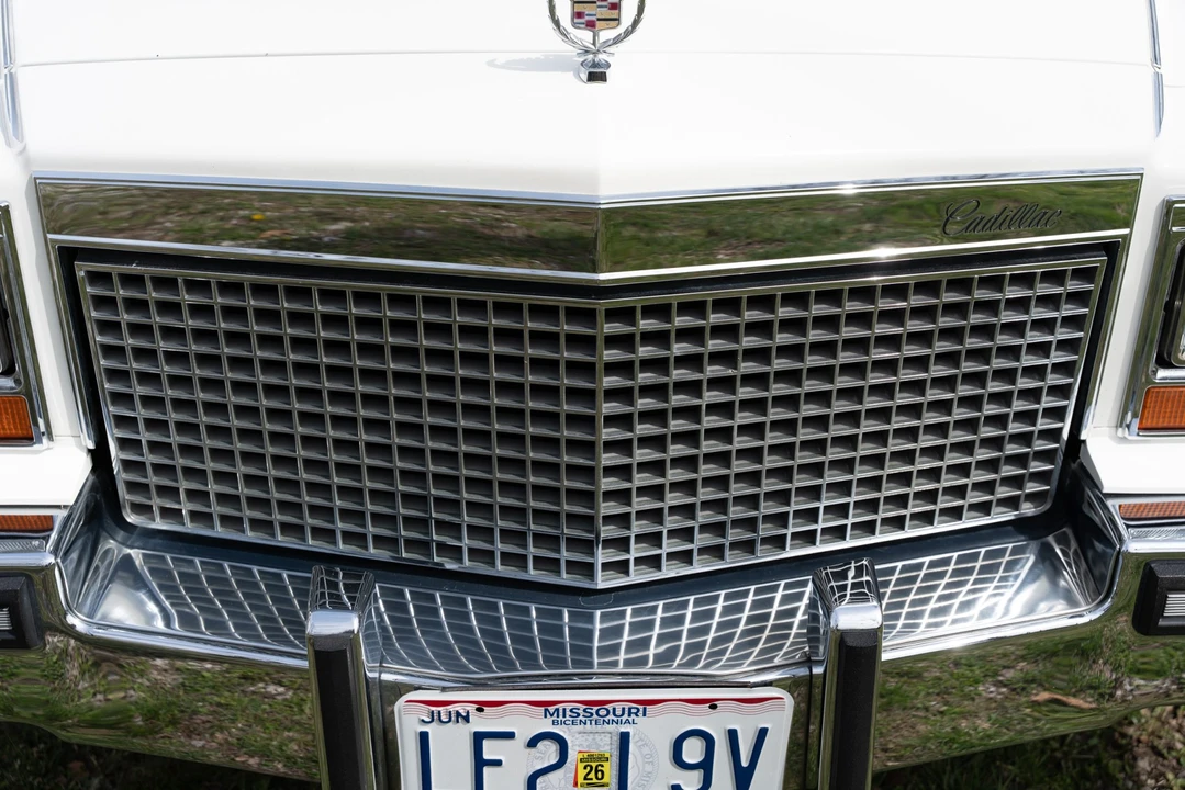 1988 Cadillac Brougham - Image 25 of 31