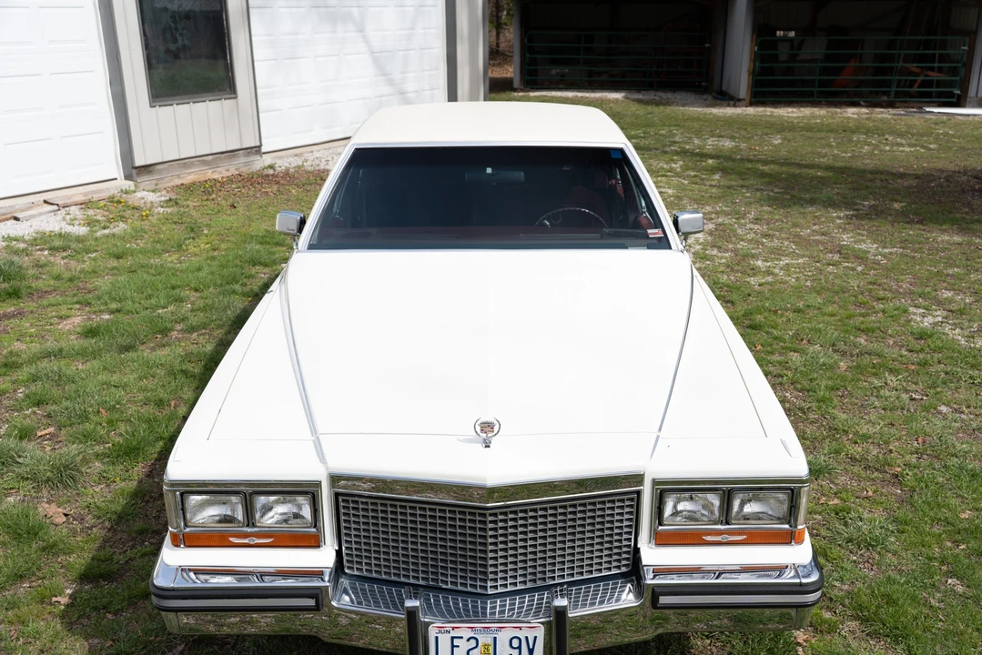 1988 Cadillac Brougham - Image 10 of 31
