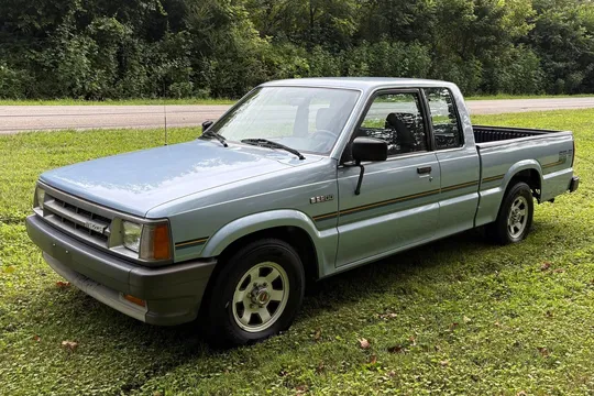 1988 Mazda B2200 SE-5