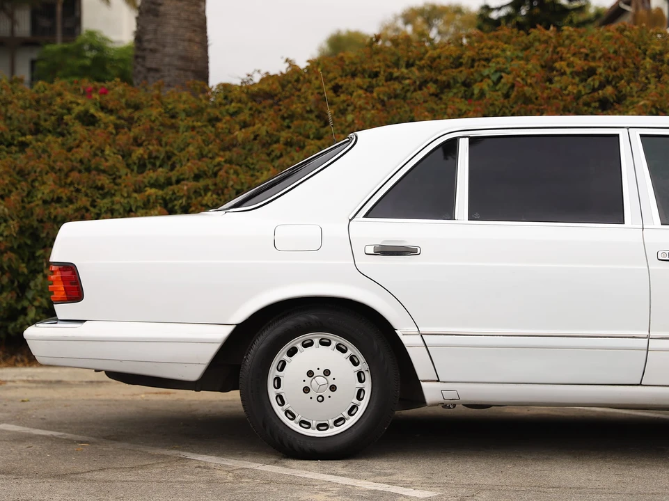 1988 Mercedes-Benz W126 S-Class Sedan - Image 18 of 31