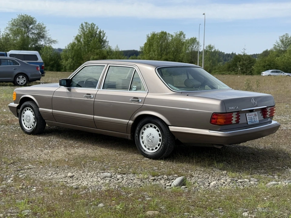1989 Mercedes-Benz W126 S-Class Sedan - Image 4 of 31