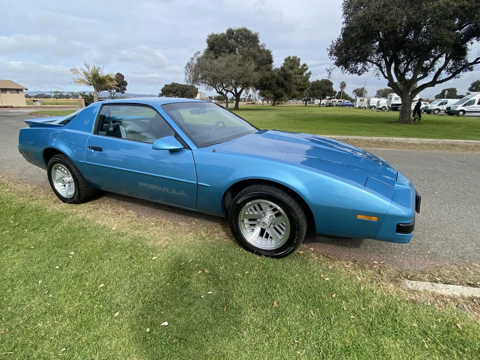 1989 Pontiac Firebird 3rd Gen - Image 6 of 31