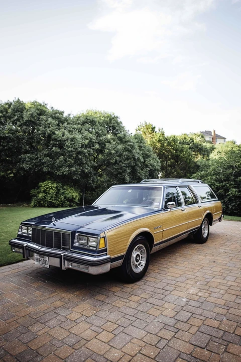 1990 Buick Roadmaster - Image 2 of 31