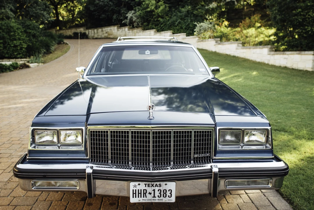 1990 Buick Roadmaster - Image 5 of 31