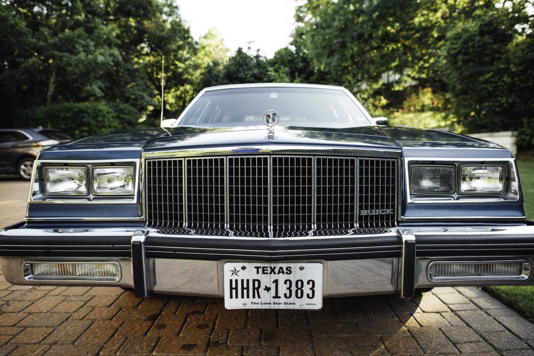 1990 Buick Roadmaster - Image 9 of 31