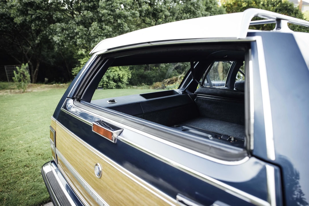 1990 Buick Roadmaster - Image 25 of 31