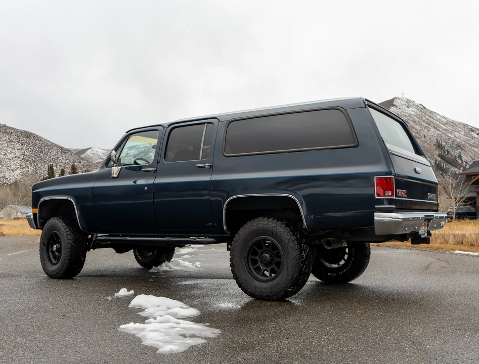 1990 GMC Suburban 7th Gen - Image 9 of 31