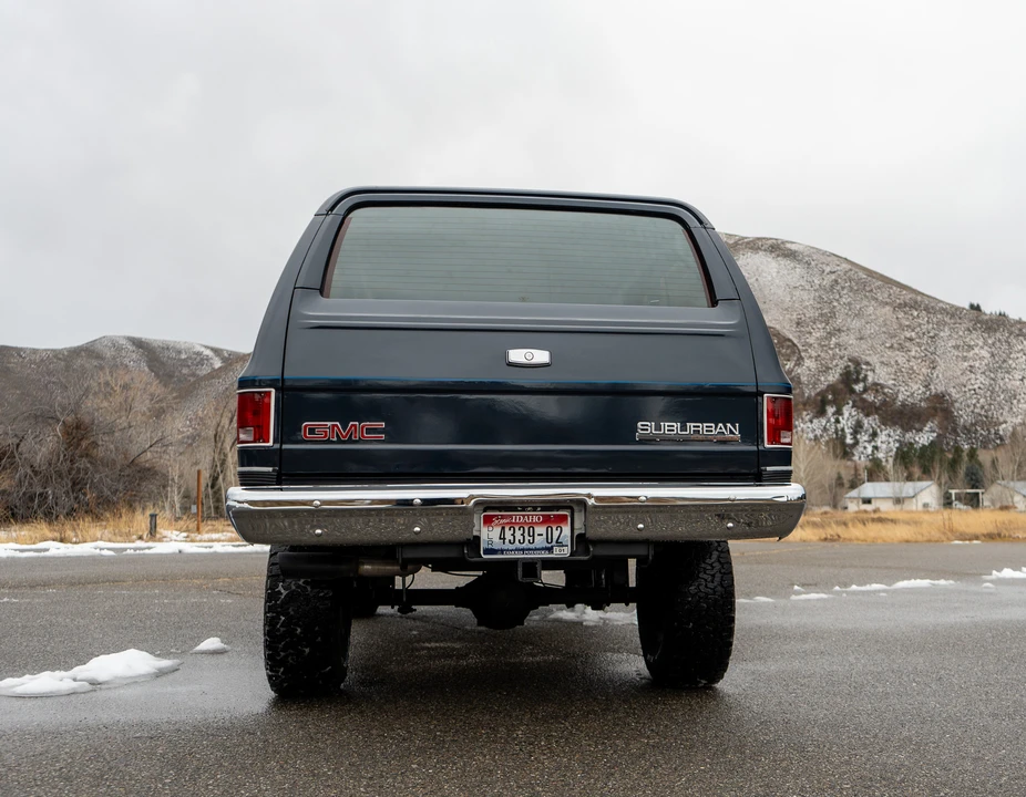 1990 GMC Suburban 7th Gen - Image 11 of 31