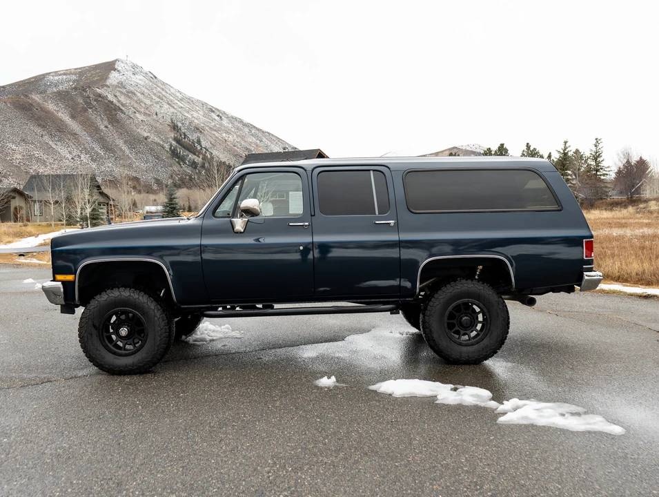 1990 GMC Suburban 7th Gen - Image 8 of 31