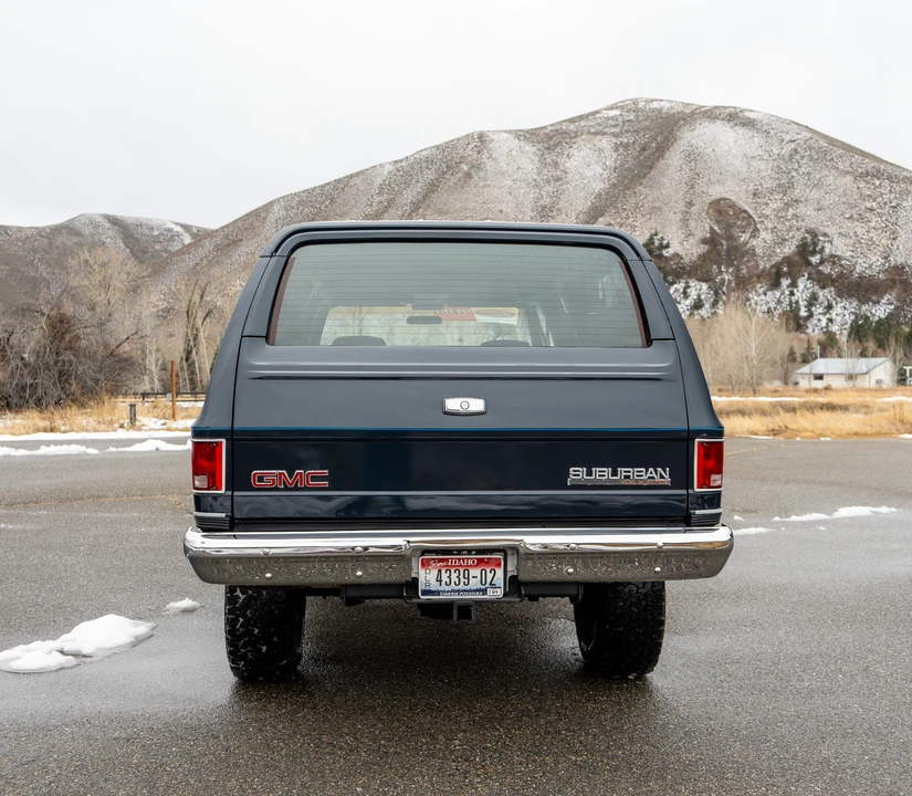 1990 GMC Suburban 7th Gen - Image 12 of 31