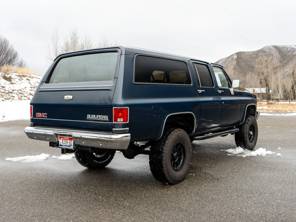 1990 GMC Suburban 7th Gen - Image 13 of 31