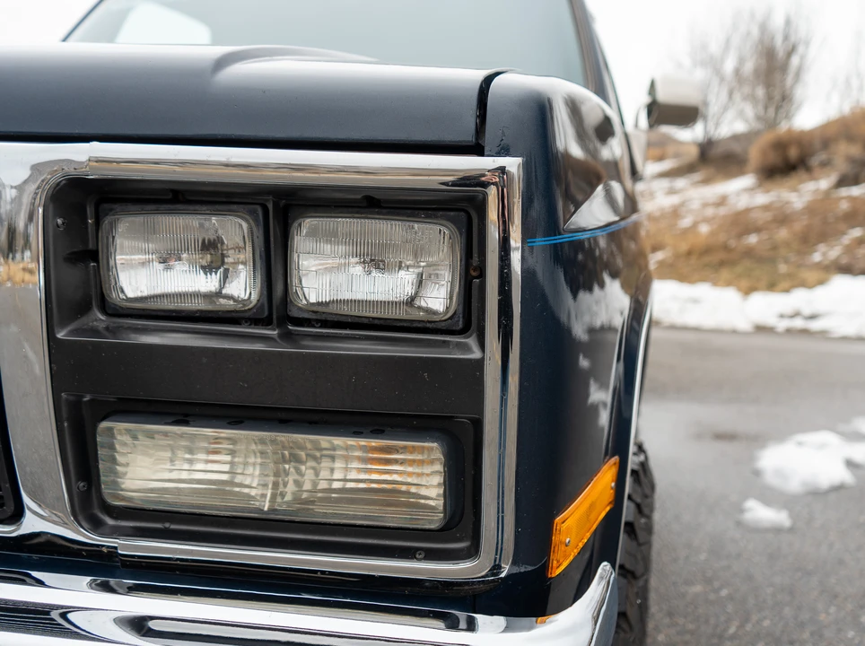 1990 GMC Suburban 7th Gen - Image 29 of 31