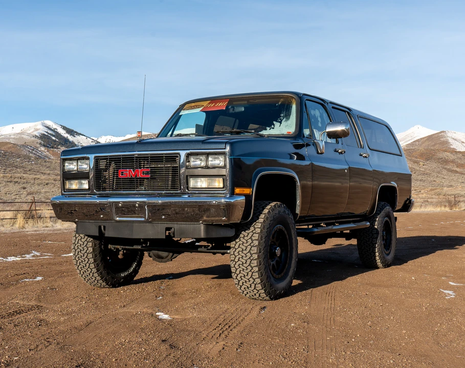 1990 GMC Suburban 7th Gen - Image 17 of 31