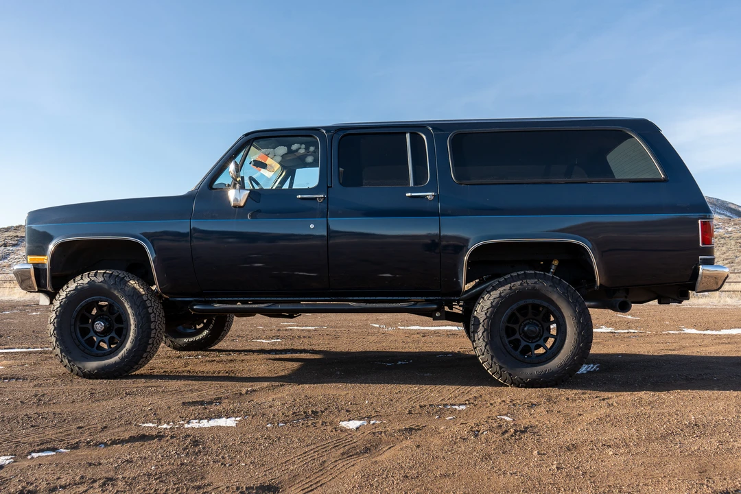 1990 GMC Suburban 7th Gen - Image 19 of 31