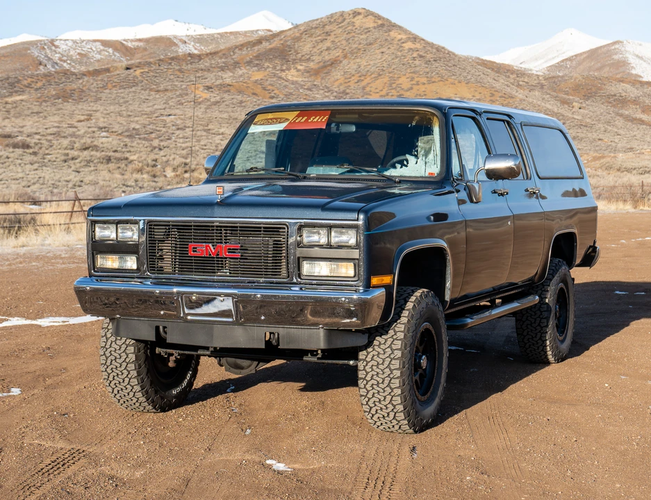 1990 GMC Suburban 7th Gen - Image 16 of 31