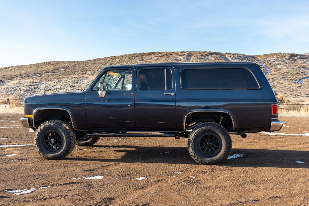 1990 GMC Suburban 7th Gen - Image 18 of 31