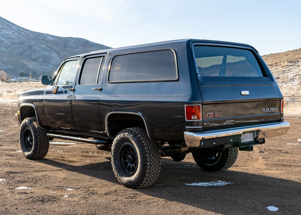 1990 GMC Suburban 7th Gen - Image 21 of 31