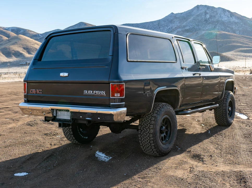 1990 GMC Suburban 7th Gen - Image 24 of 31