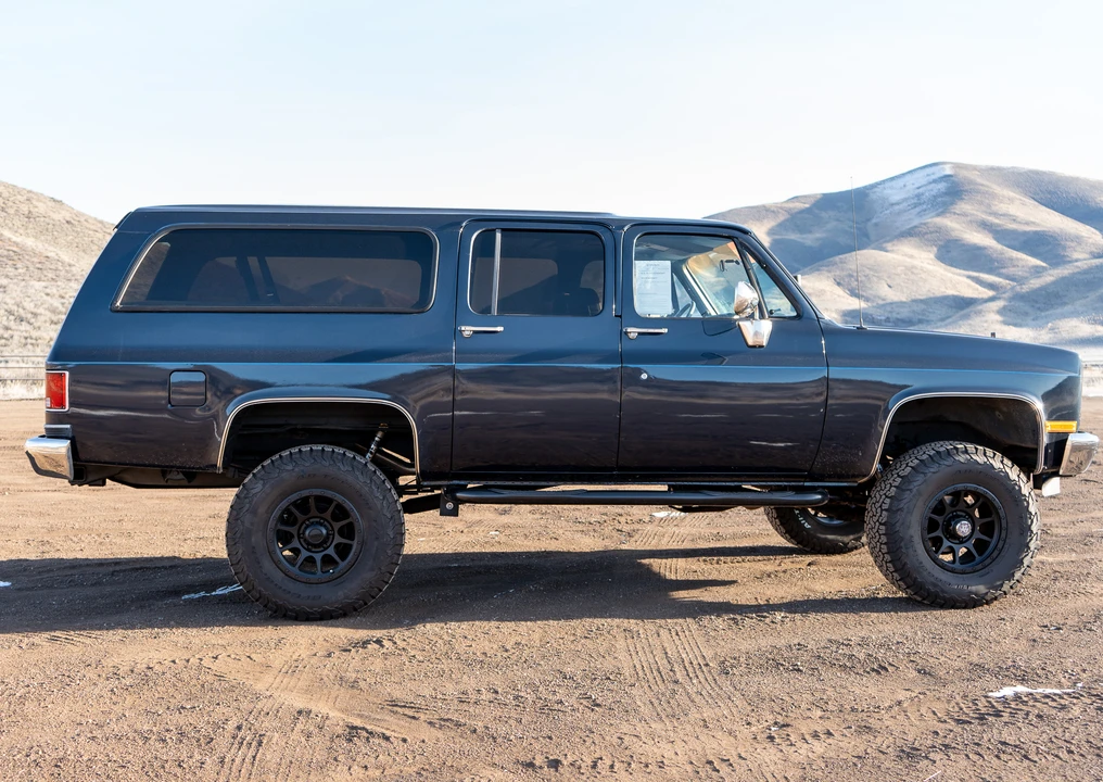 1990 GMC Suburban 7th Gen - Image 26 of 31