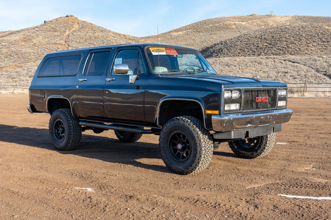 1990 GMC Suburban 7th Gen - Image 14 of 31