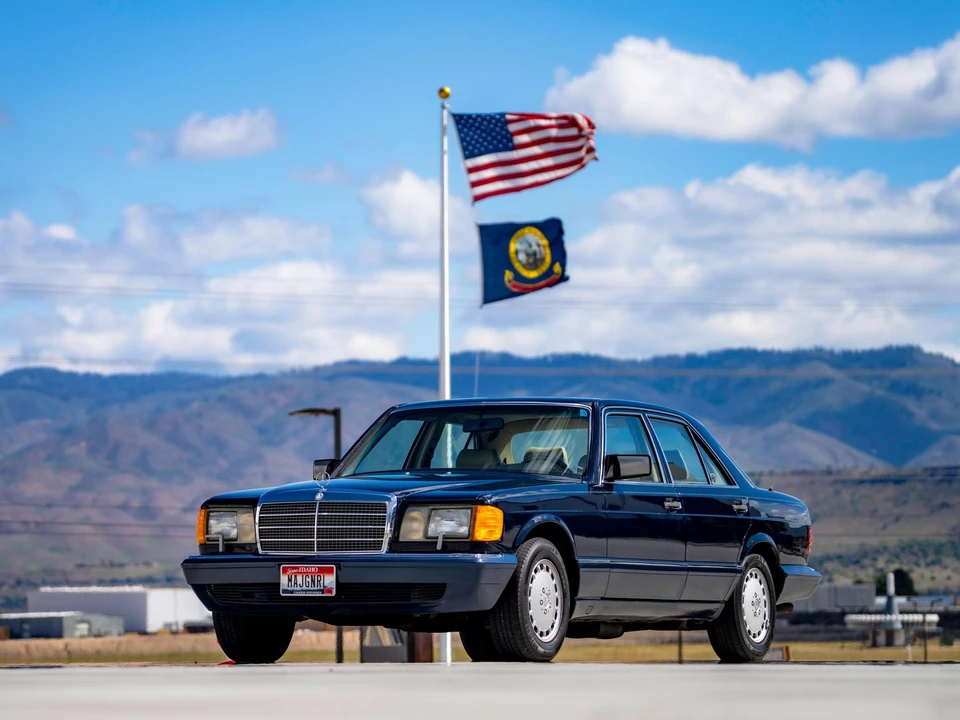 1990 Mercedes-Benz W126 S-Class Sedan - Image 2 of 31